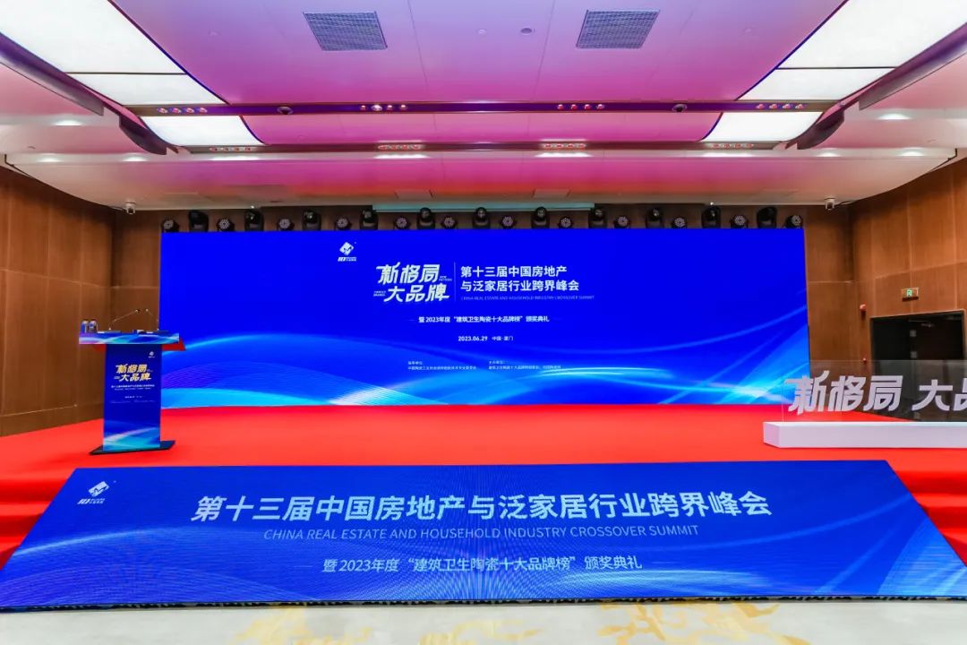 品質(zhì)爭先,載譽前行 | 恭喜綠蘋果瓷磚榮獲“現(xiàn)代磚十大品牌”獎項!